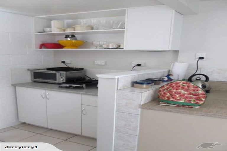 Photo of property in 2/901 East Coast Road, Northcross, Auckland, 0632