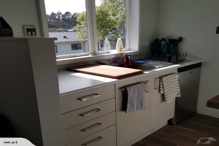 Photo of property in 18 Woodglen Road, Glen Eden, Auckland, 0602