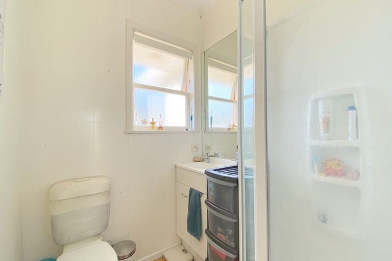 Photo of property in 2/6 Corrella Road, Belmont, Auckland, 0622