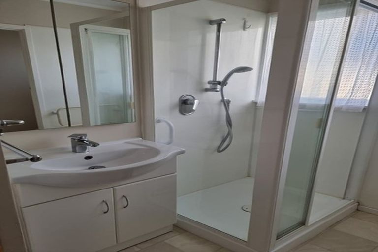 Photo of property in 1/221 Hurstmere Road, Takapuna, Auckland, 0622