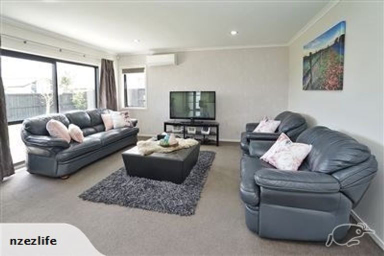 Photo of property in 14 Piwakawaka Court, Rototuna North, Hamilton, 3210