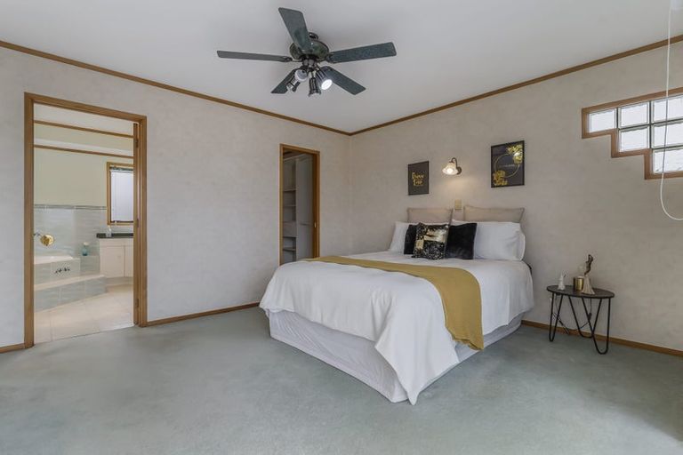 Photo of property in 75 Dalwhinnie Parade, Highland Park, Auckland, 2010