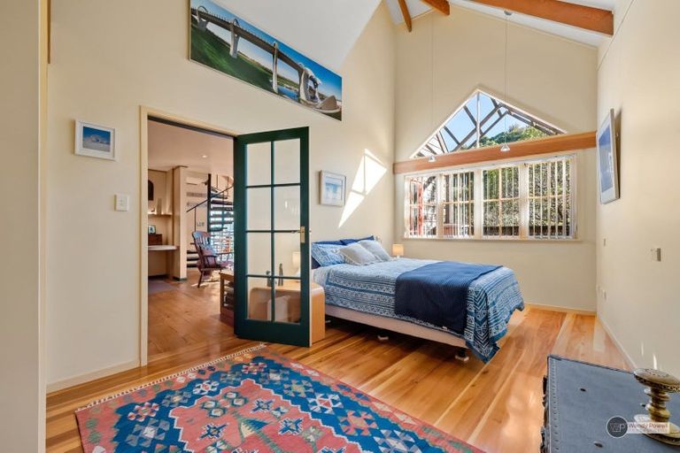 Photo of property in 33b Maungaraki Road, Korokoro, Lower Hutt, 5012