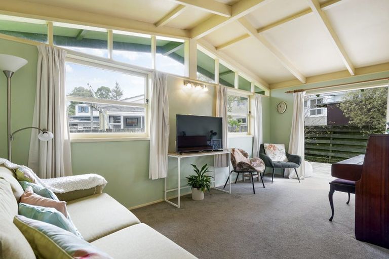 Photo of property in 1/68 Glenvar Road, Torbay, Auckland, 0630