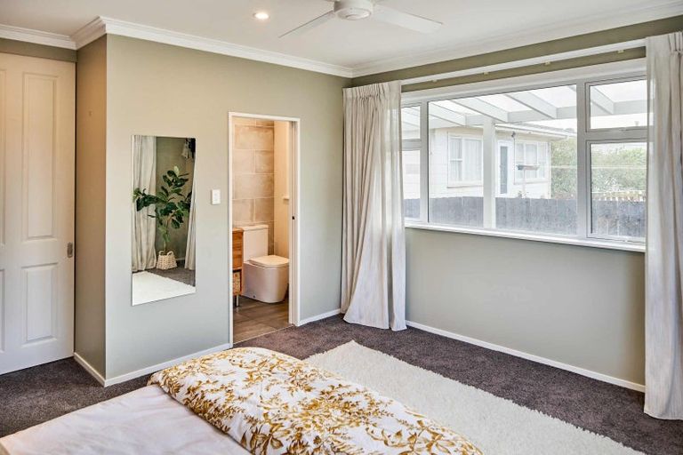 Photo of property in 14 Mana Esplanade, Paremata, Porirua, 5026