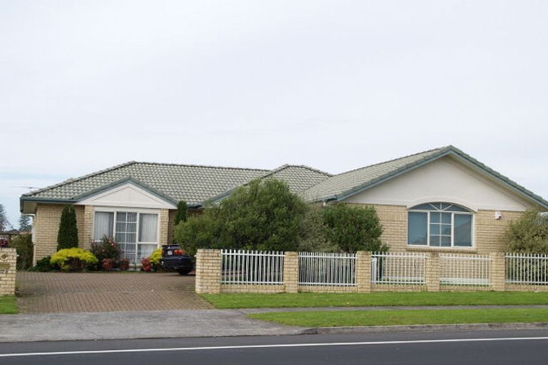 Photo of property in 174 Botany Road, Botany Downs, Auckland, 2010