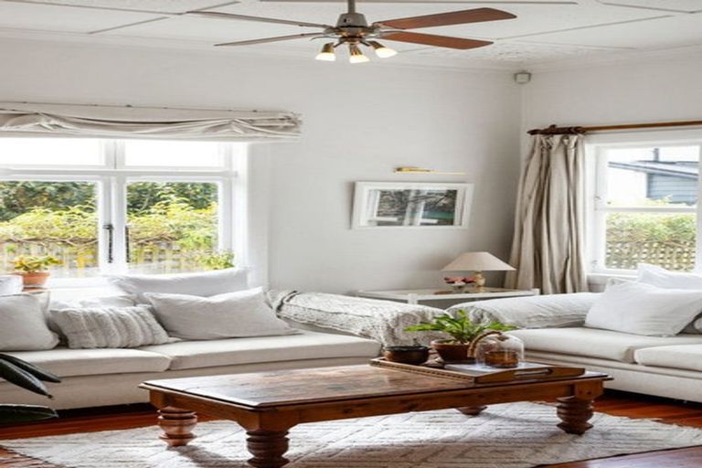 Photo of property in 74 Thornton Road, Cambridge, 3434