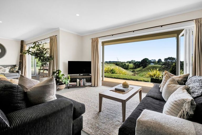 Photo of property in 167 Henwood Road, Paraite, New Plymouth, 4372