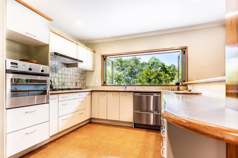 Photo of property in 70 Scott Road, Stanmore Bay, Whangaparaoa, 0932