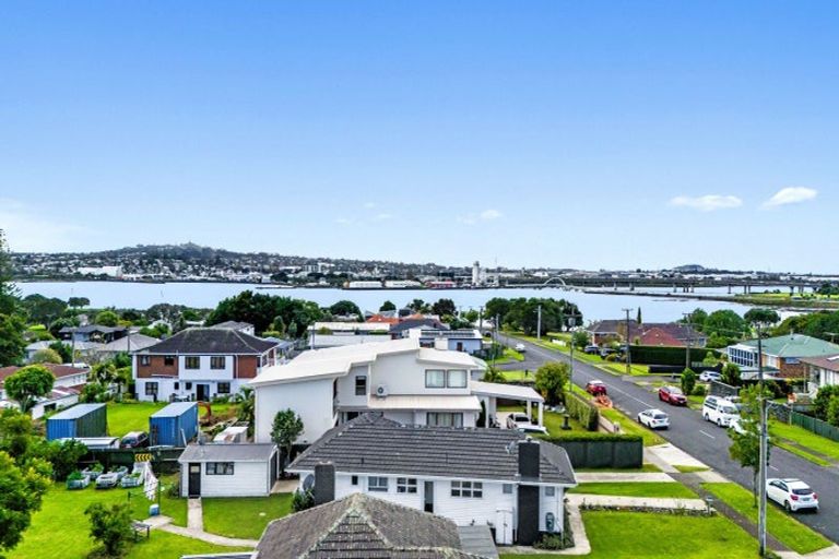 Photo of property in 27 Shortt Avenue, Mangere Bridge, Auckland, 2022