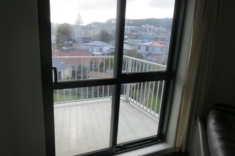 Photo of property in Palm Grove Apartments, 16/13d Palm Grove, Berhampore, Wellington, 6023