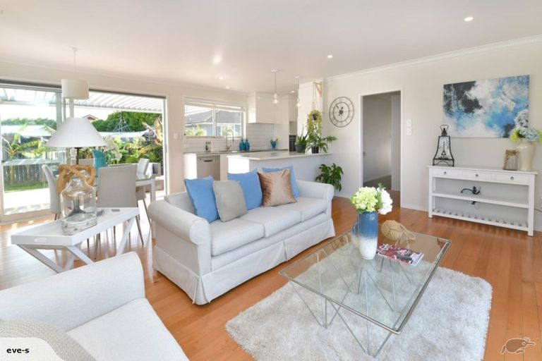 Photo of property in 2 Hatton Road, Orewa, 0931