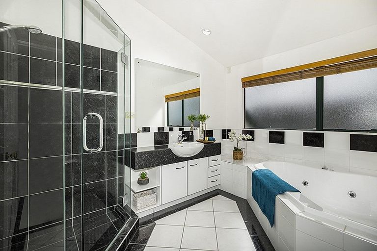 Photo of property in 82 Glenross Drive, Wattle Downs, Auckland, 2103