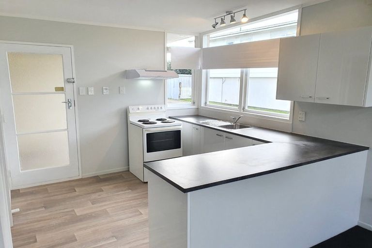 Photo of property in 6a Westhaven Grove, Takaro, Palmerston North, 4412