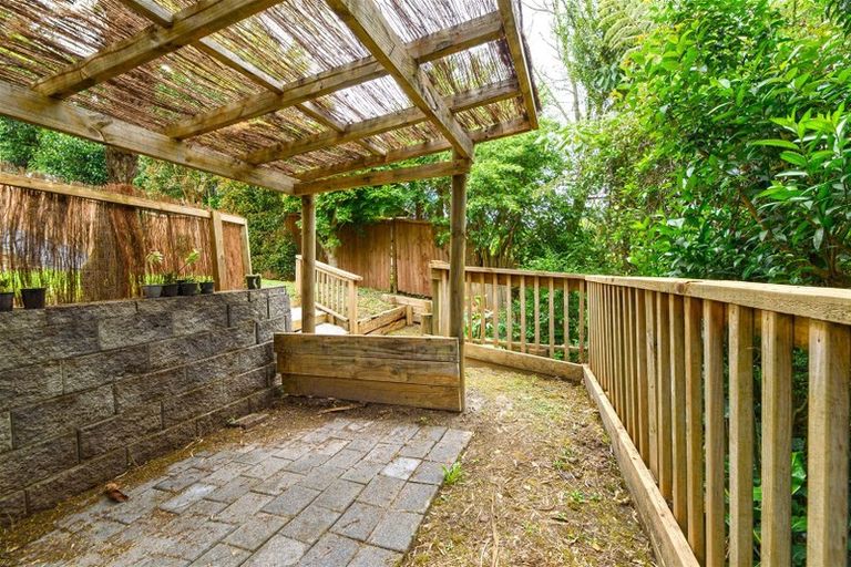 Photo of property in 33 Zefiro Drive, Massey, Auckland, 0614