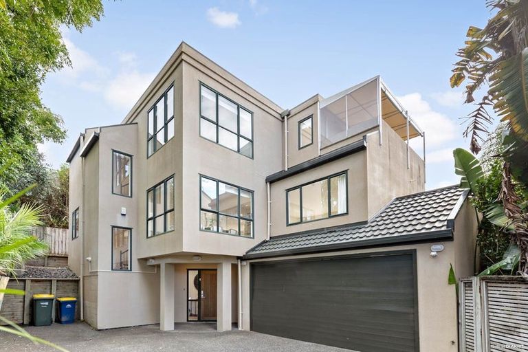 Photo of property in 2/27 Commodore Parry Road, Castor Bay, Auckland, 0620