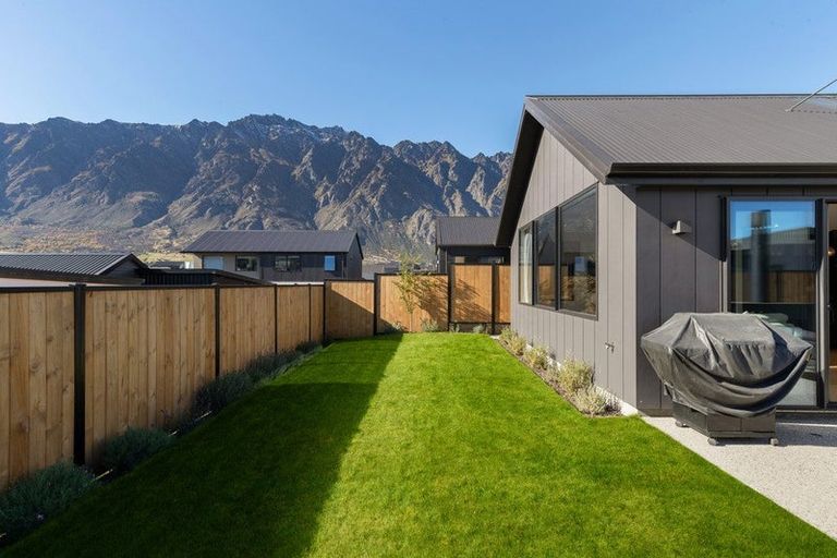 Photo of property in 32 Plough Street, Jacks Point, 9371