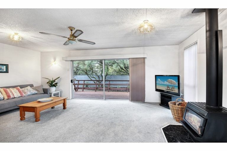 Photo of property in 13 Main North Road, Woodend, 7610