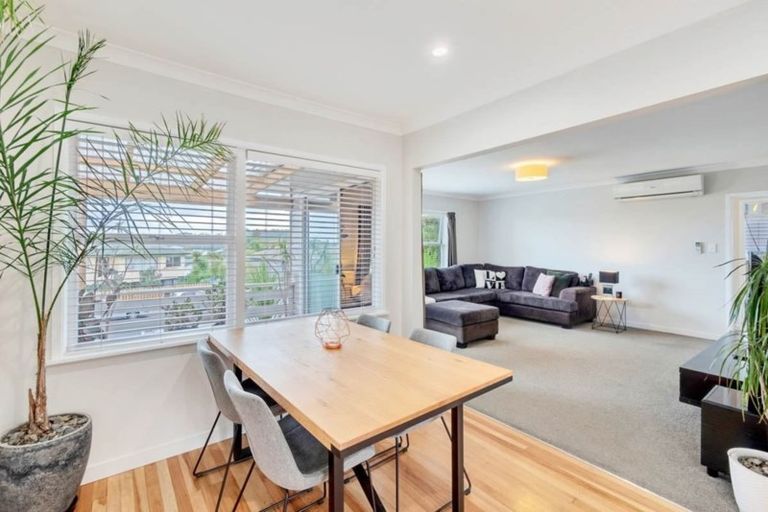 Photo of property in 4 Brunner Road, Glen Eden, Auckland, 0602