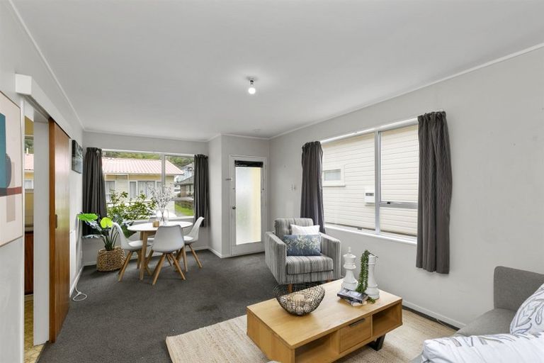 Photo of property in 5/171 Queens Drive, Lyall Bay, Wellington, 6022