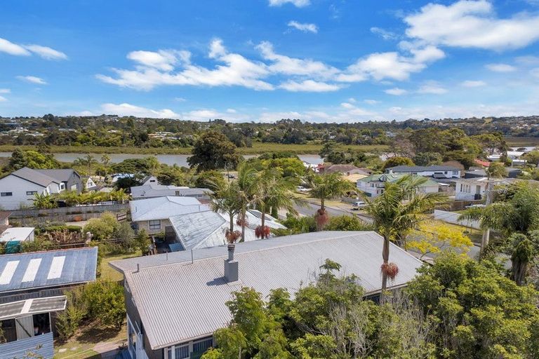 Photo of property in 27 Wharf Road, Te Atatu Peninsula, Auckland, 0610