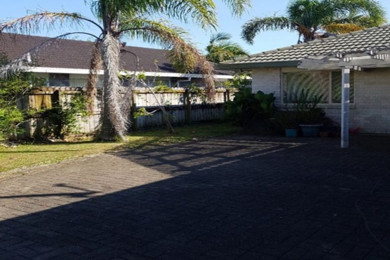 Photo of property in 125 Golfland Drive, Golflands, Auckland, 2013
