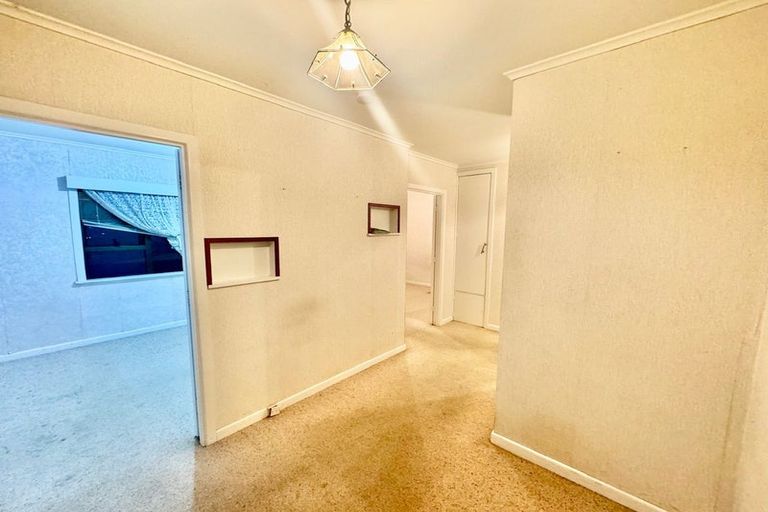 Photo of property in 45 Woodford Avenue, Henderson, Auckland, 0610