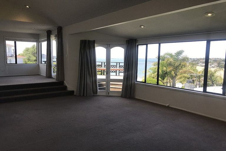 Photo of property in 1/19 Beach Road, Castor Bay, Auckland, 0620
