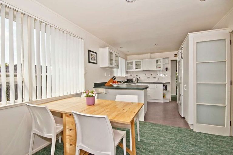 Photo of property in 44 Kemp Road, Massey, Auckland, 0614