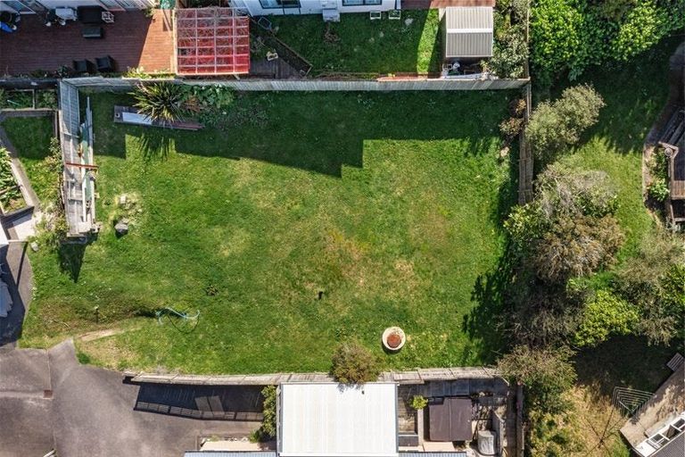 Photo of property in 6a Hauraki Crescent, Pinehill, Auckland, 0632