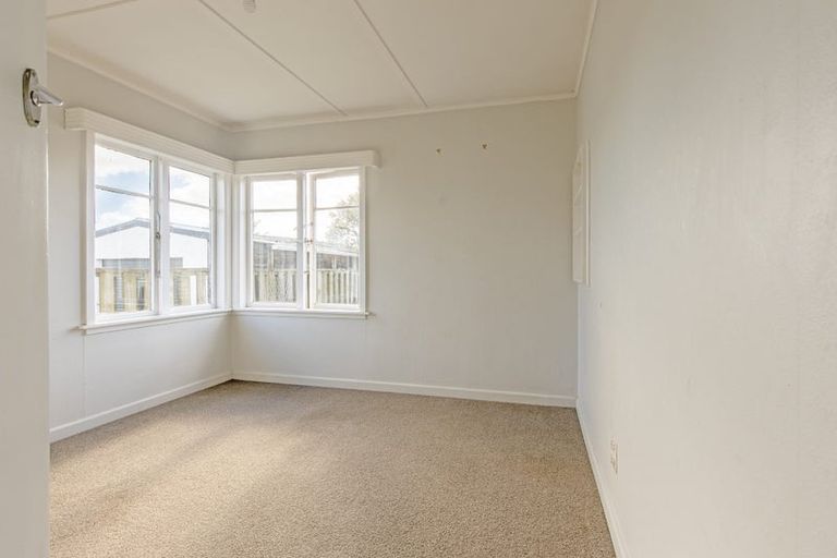 Photo of property in 12 Woburn Street, Waipukurau, 4200