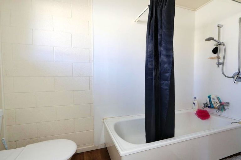 Photo of property in 2/1012 Plunket Street, Saint Leonards, Hastings, 4120