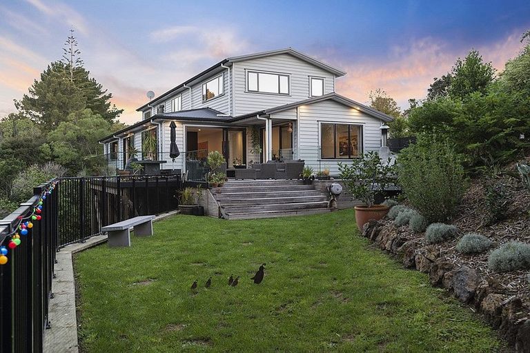 Photo of property in 6b Pounamu Avenue, Greenhithe, Auckland, 0632