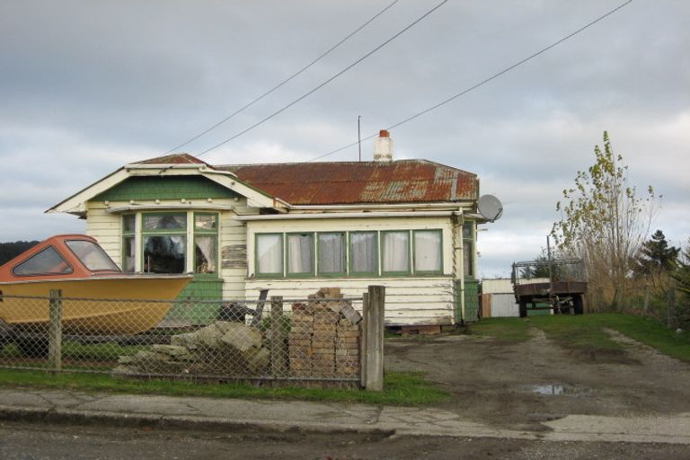 Photo of property in 18 Saint Catherine Street, Kaitangata, 9210