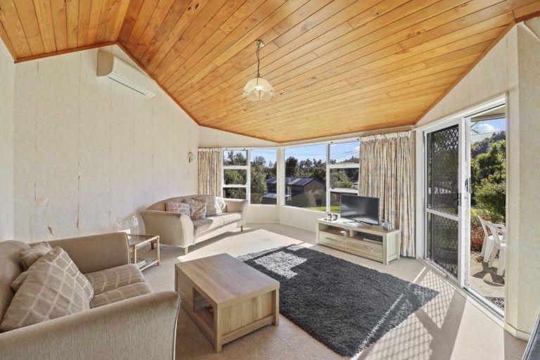 Photo of property in 42 Oxford Road, Lake Rotoma, Rotorua, 3074