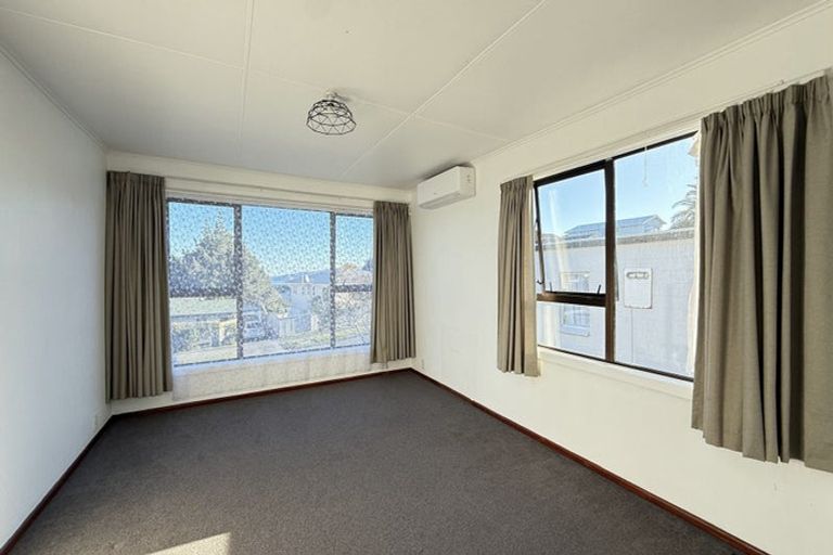 Photo of property in 17 Cypress Drive, Maungaraki, Lower Hutt, 5010