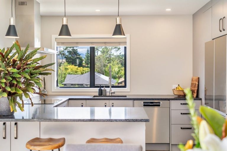 Photo of property in 11 Rewarewa Way, Timberlea, Upper Hutt, 5018