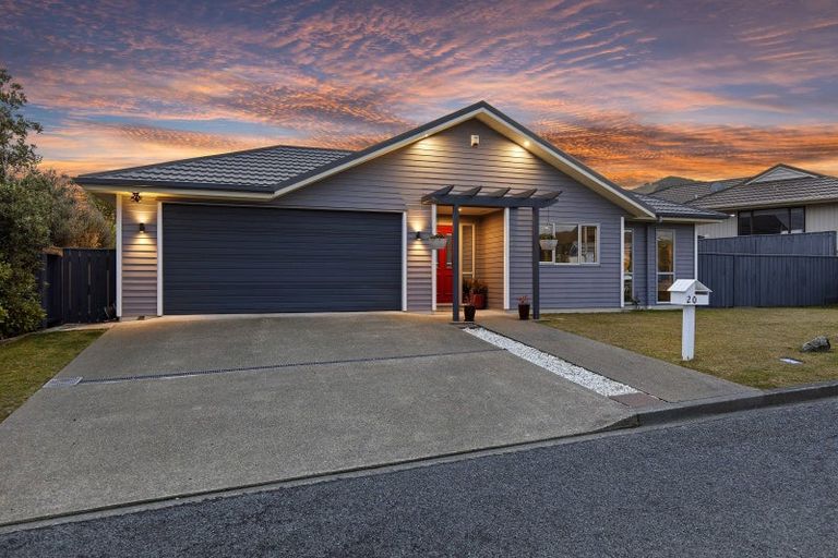 Photo of property in 20 Ronald Scott Grove, Riverstone Terraces, Upper Hutt, 5018