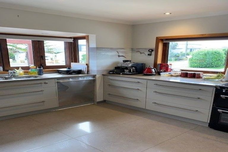 Photo of property in 117 Seaview Road, Paraparaumu Beach, Paraparaumu, 5032