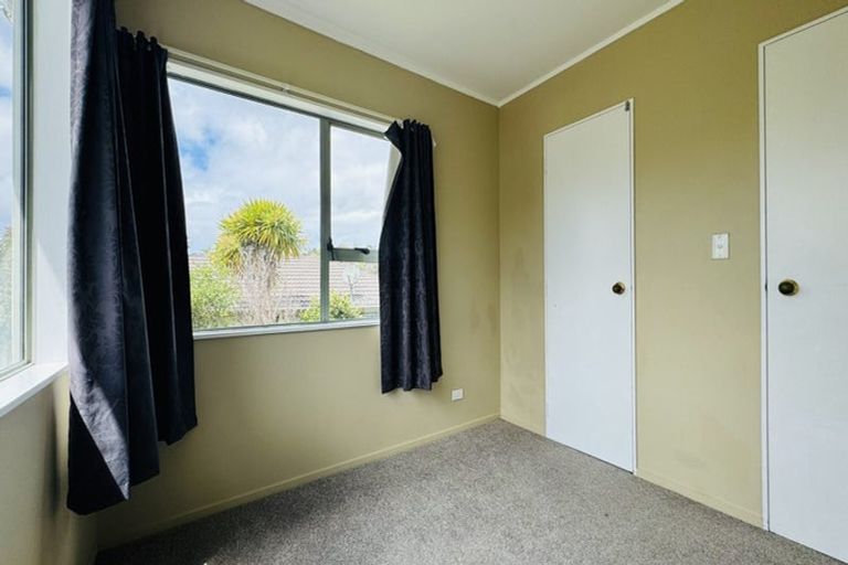 Photo of property in 15 Loughanure Place, Massey, Auckland, 0614