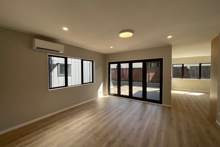 Photo of property in 3 Mark Edward Drive, Half Moon Bay, Auckland, 2012