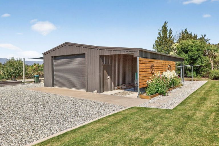 Photo of property in 28 Sam John Place, Lake Hawea, 9382