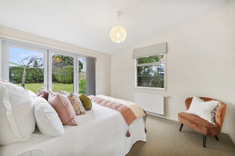 Photo of property in 203 Onepu Road, Lyall Bay, Wellington, 6022