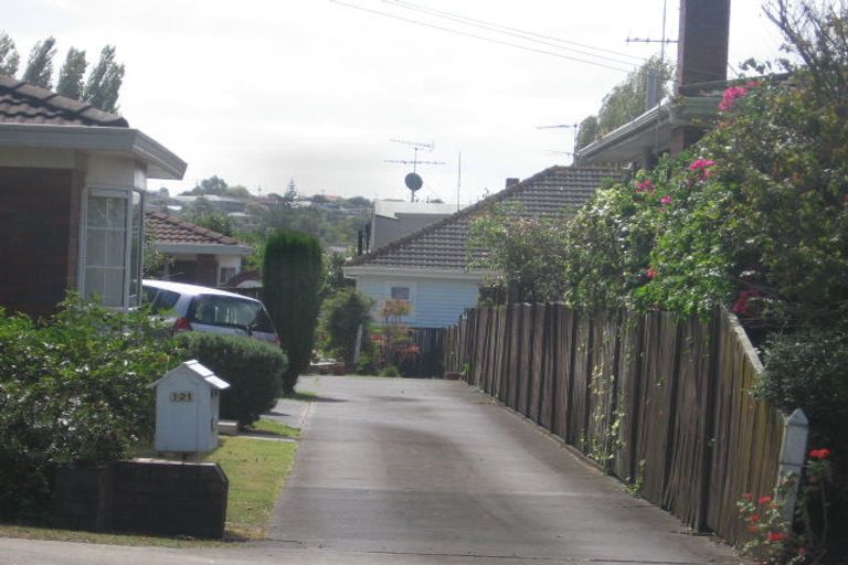 Photo of property in 2/121 Shakespeare Road, Milford, Auckland, 0620