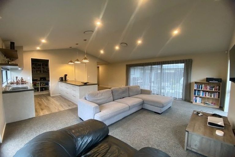 Photo of property in 5 Tussle Grove, Halswell, Christchurch, 8025