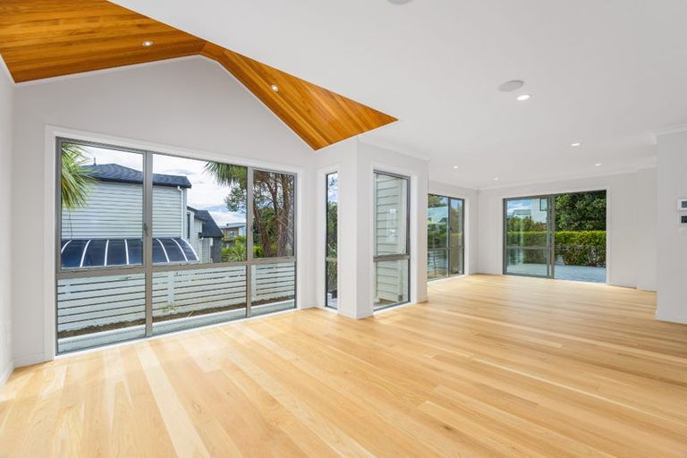 Photo of property in 17 Headland Drive, Long Bay, Auckland, 0630