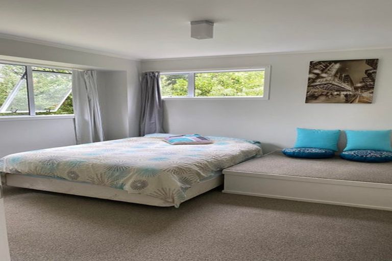 Photo of property in 2/107 Beach Haven Road, Beach Haven, Auckland, 0626