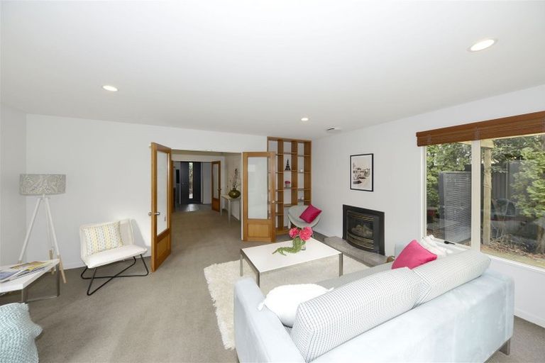 Photo of property in 30 Oakford Close, Riccarton, Christchurch, 8011