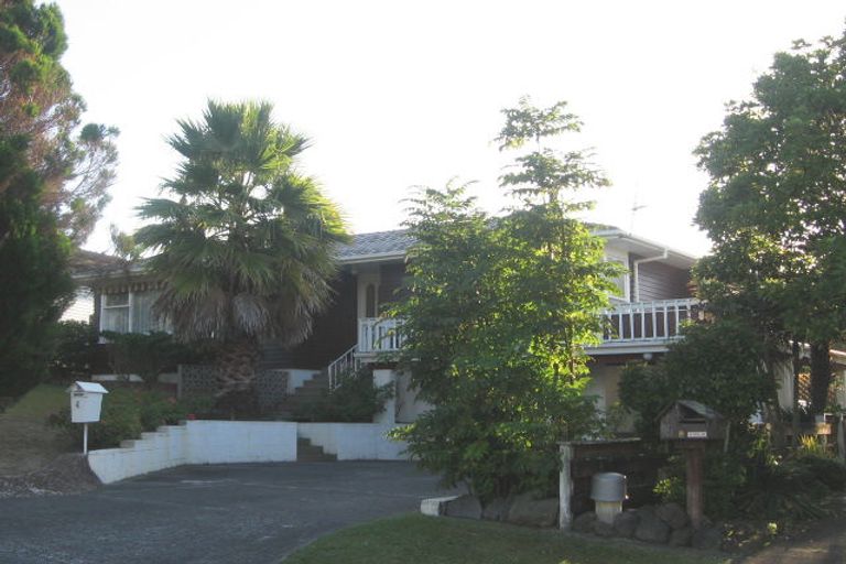 Photo of property in 4 Mchardy Place, Glenfield, Auckland, 0627