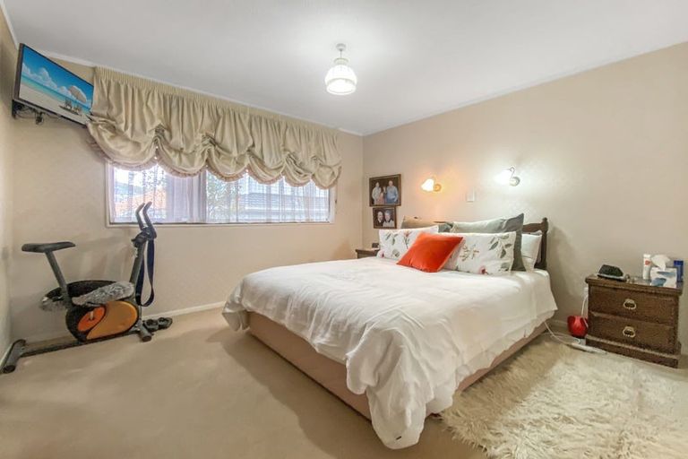 Photo of property in 8a Beauchamp Street, Karori, Wellington, 6012